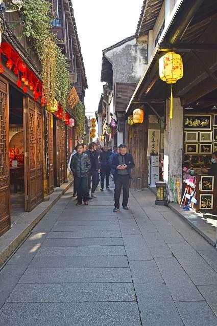 玩具店里的娃娃